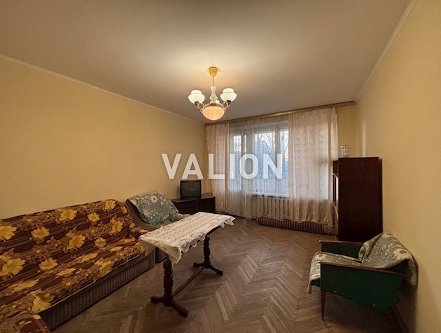 Продам 2-к квартиру в центре ст.м Арсенальная Суворова 19