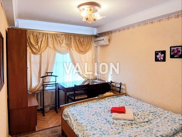 Продаж 4-х кімнатної квартири поряд з м. Печерська Л.Українки, 9