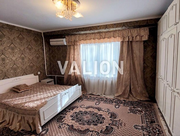 Продаж 4-х кімнатної квартири поряд з м. Печерська Л.Українки, 9