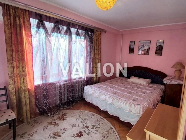 Продаж 4-х кімнатної квартири поряд з м. Печерська Л.Українки, 9