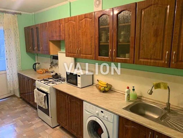 Продажа 3-комнатной квартиры Кловский спуск 18