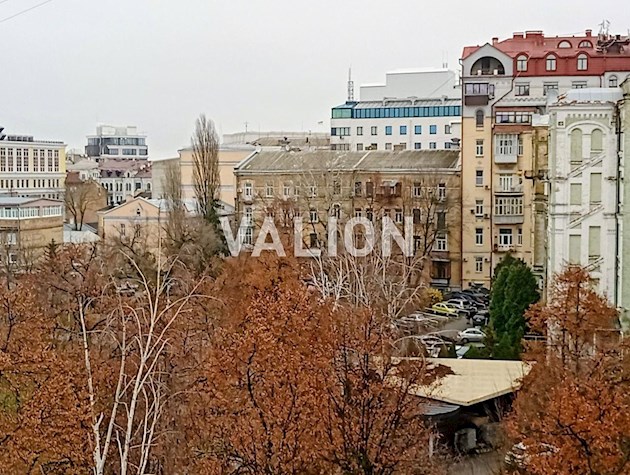 Продається 1 кімн квартира на Великій Житомирській 16, 6 поверх, елітна локація.