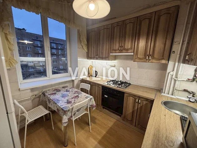 Продаж 2-кімнатної квартири на вул.Героїв Оборони, 3