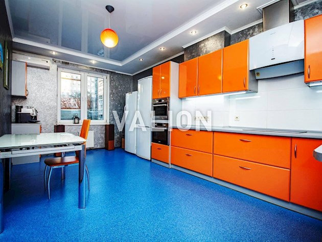 Продам 4-к квартиру з паркінгом по вул. Дмитрівська 75, ЖК Златоустівський.