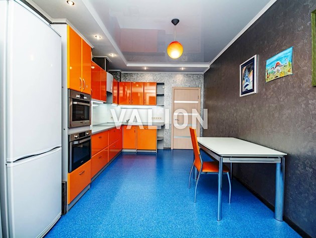 Продам 4-к квартиру з паркінгом по вул. Дмитрівська 75, ЖК Златоустівський.