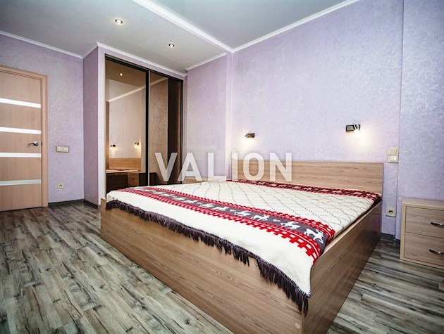 Продам 4-к квартиру з паркінгом по вул. Дмитрівська 75, ЖК Златоустівський.