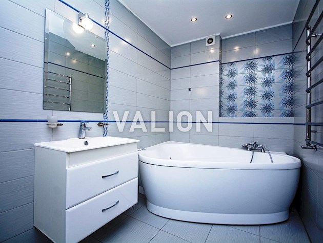 Продам 4-к квартиру з паркінгом по вул. Дмитрівська 75, ЖК Златоустівський.