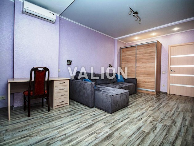 Продам 4-к квартиру з паркінгом по вул. Дмитрівська 75, ЖК Златоустівський.