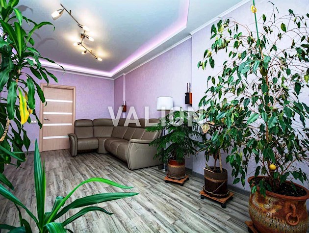 Продам 4-к квартиру з паркінгом по вул. Дмитрівська 75, ЖК Златоустівський.