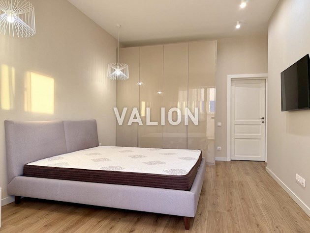 Продаж 1 кімнатної квартири. Печерський район, вул. А.Верхогляда, 2а. Без комісії.