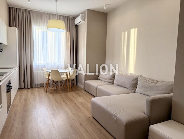 Продаж 1 кімнатної квартири. Печерський район, вул. А.Верхогляда, 2а. Без комісії.