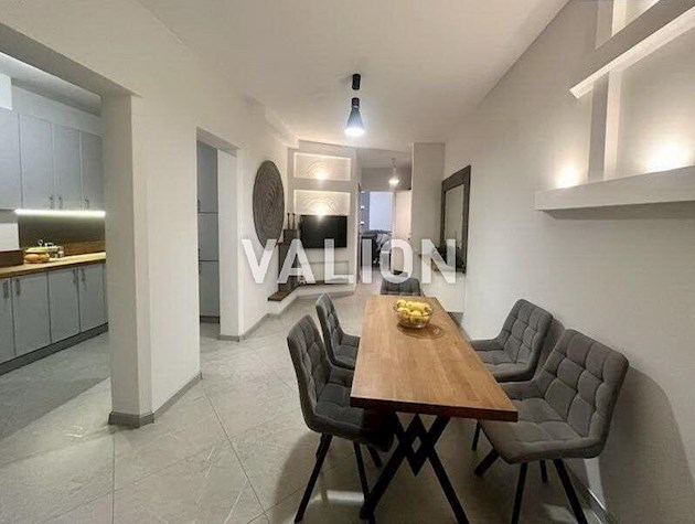 Продаж дворівневої квартири, 3-к квартиры вул.Нижній Вал 27-29