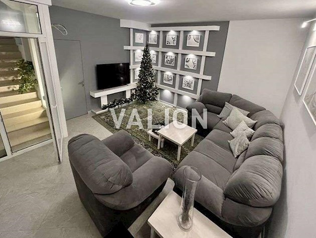 Продаж дворівневої квартири, 3-к квартиры вул.Нижній Вал 27-29