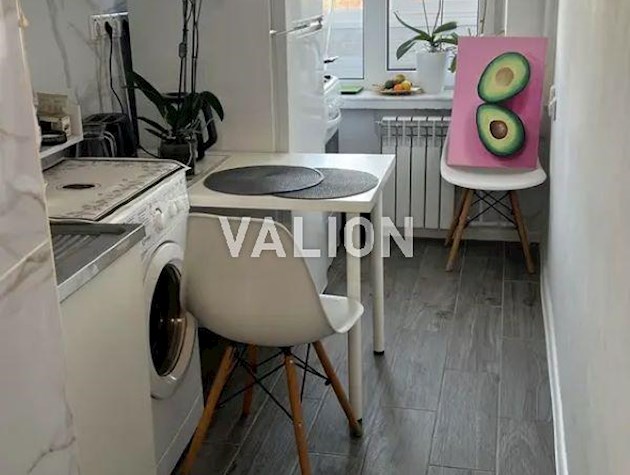 Продаж 1-к квартири вул. Смілянська вулиця 19