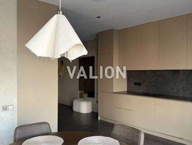 Продаж 2-к квартири вул. Зарічна 6