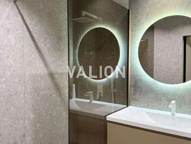 Продаж 2-к квартири вул. Зарічна 6