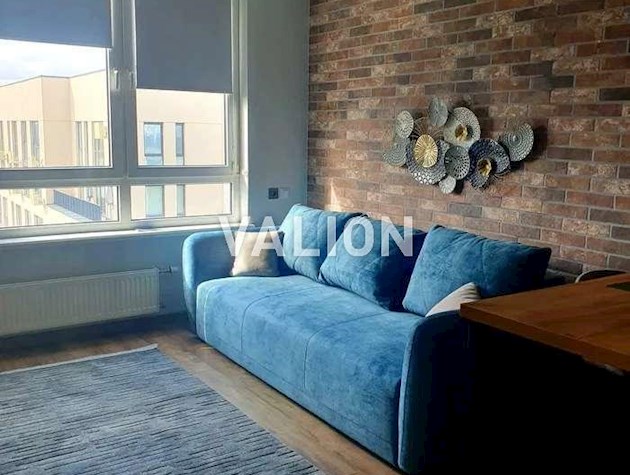 Продаж 1-к квартири вул. Салютна 2