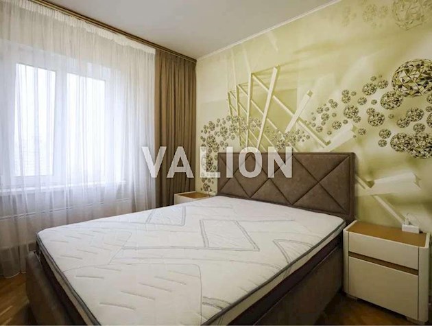 Продаж 3-кімнатної квартири на вул.Ревуцького, 13