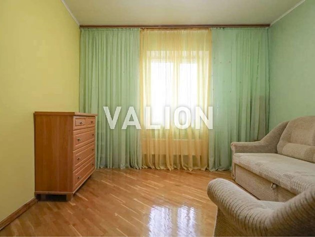 Продаж 3-кімнатної квартири на вул.Ревуцького, 13