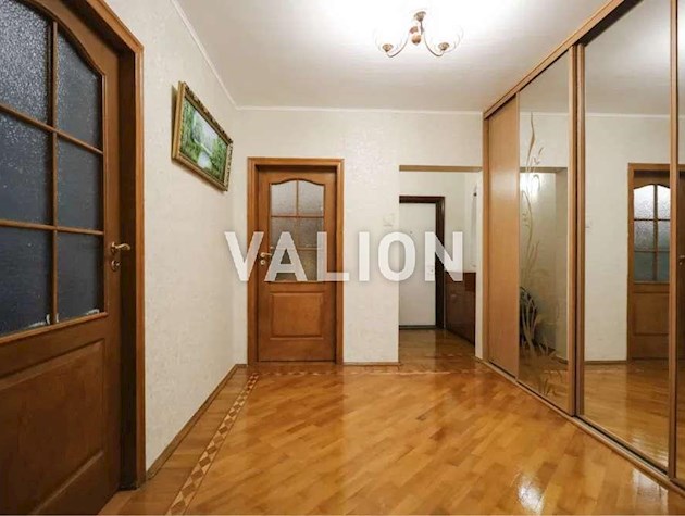 Продаж 3-кімнатної квартири на вул.Ревуцького, 13