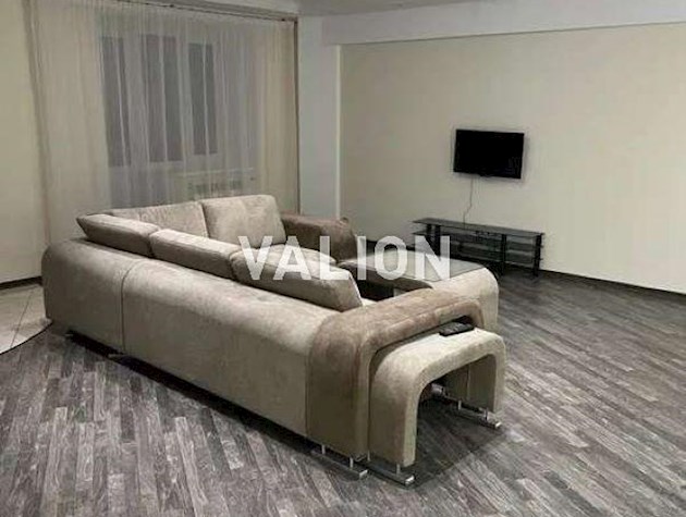 Продается 3-комнатная квартира с ремонтом возле метро «Позняки»