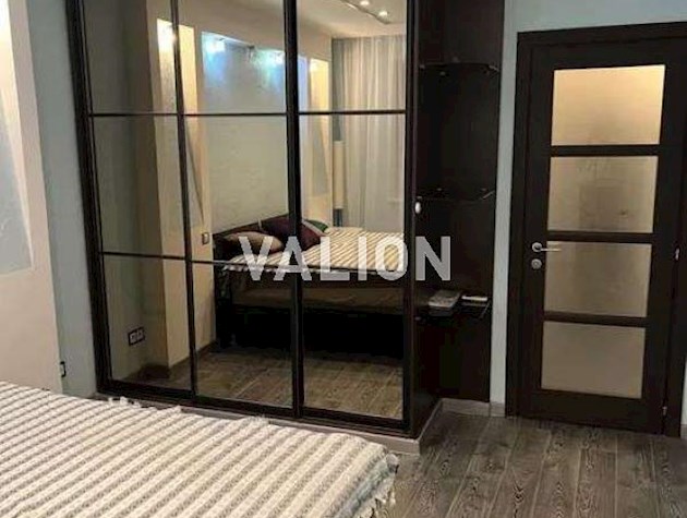 Продается 3-комнатная квартира с ремонтом возле метро «Позняки»