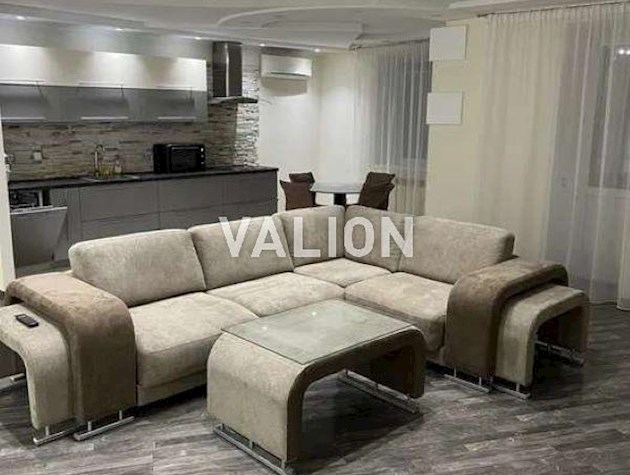 Продается 3-комнатная квартира с ремонтом возле метро «Позняки»