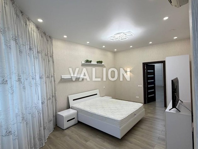 Продам 3 комн. квартиру ул.(Механизаторов) Шаповала 2 ЖК Изумрудный