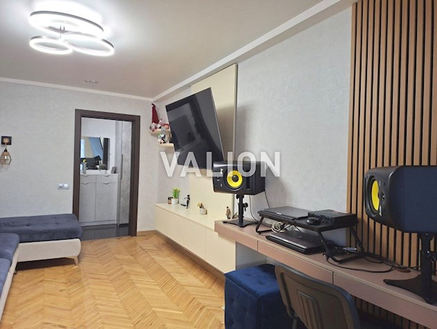 Продаж 1к квартири 42 м2, вул.Копиловська 21