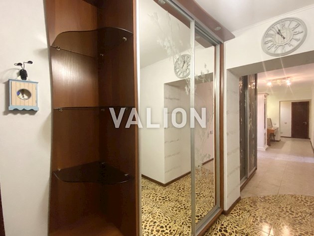 Продаж 3к квартири на 3 поверсі, проспект Бажана, 24/1 поряд з метро, ​​Позняки, Дарницький район, лівий берег