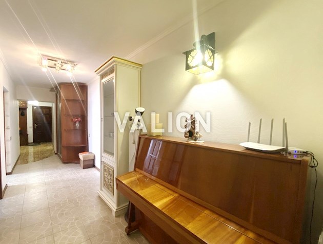 Продаж 3к квартири на 3 поверсі, проспект Бажана, 24/1 поряд з метро, ​​Позняки, Дарницький район, лівий берег