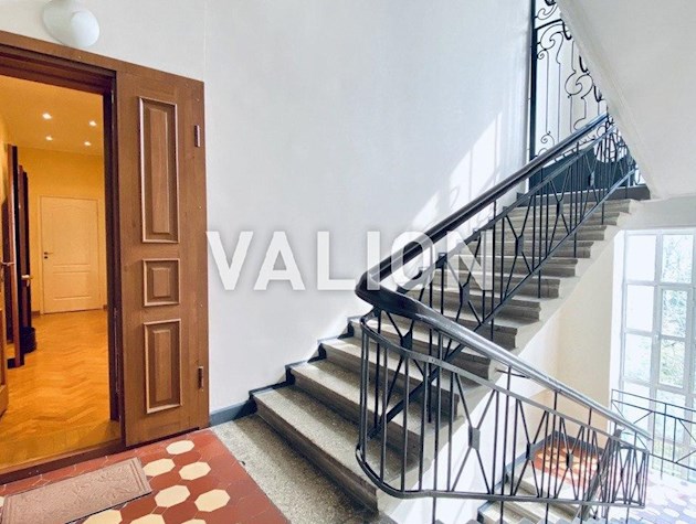 Продам 4к квартиру на Печерске. Центр, Бессарабка. Ул. Круглоуниверситетская 18/2