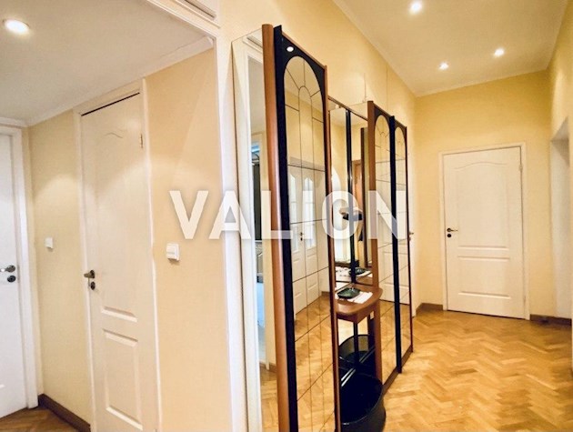 Продам 4к квартиру на Печерске. Центр, Бессарабка. Ул. Круглоуниверситетская 18/2