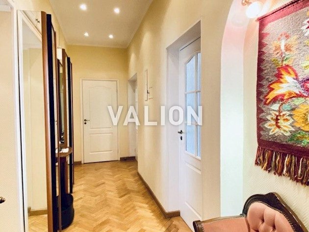 Продам 4к квартиру на Печерске. Центр, Бессарабка. Ул. Круглоуниверситетская 18/2