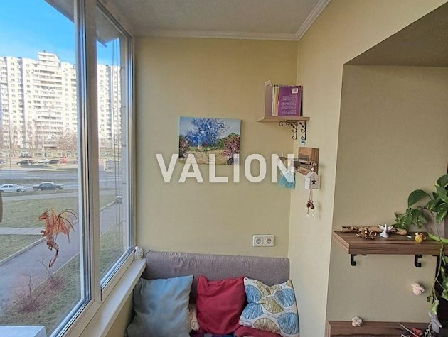 Продається затишна 3-к квартира біля Озера на Позняках, Ревуцького, 8!