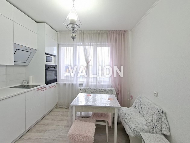 Без % Продаж 2к квартири вул. Рональда Рейгана 9