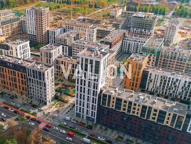 Продаж 3-к квартири вул. Салютна 2