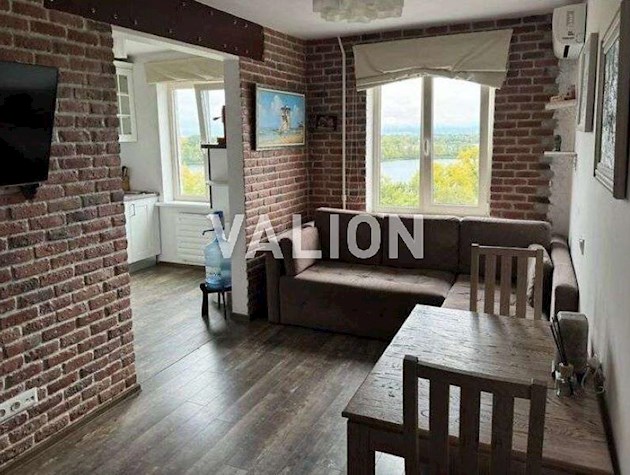 Продаж 2-к квартири вулиця Прирічна 27