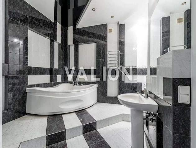 Продажа 4-комнатной квартиры ул. Владимирская 78