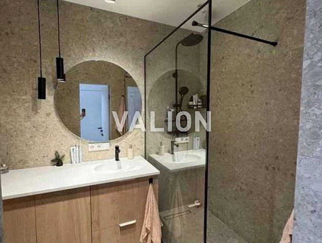 Продажа 2-к квартира ул. Александра Олеся 4б