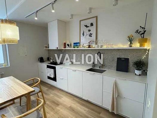 Продажа 2-к квартира ул. Александра Олеся 4б