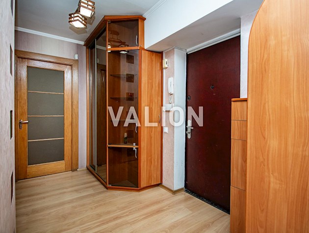 Продажа 2-х комн. квартиры, Нежинская,10, Соломенский район, Караваевы дачи