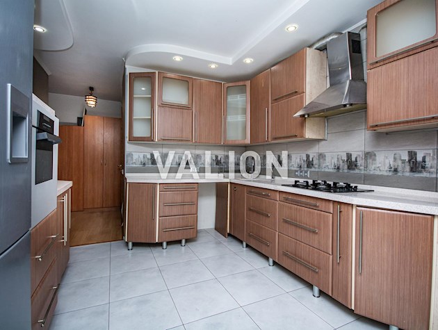 Продажа 2-х комн. квартиры, Нежинская,10, Соломенский район, Караваевы дачи