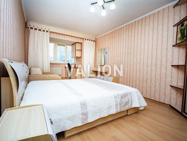 Продажа 2-х комн. квартиры, Нежинская,10, Соломенский район, Караваевы дачи