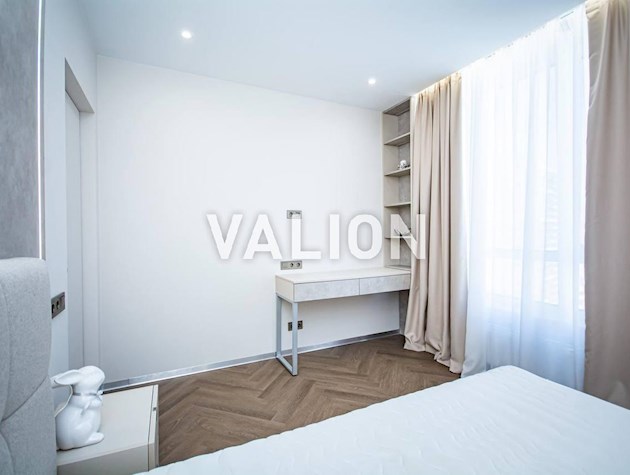 Продаж 2 к квартири, Подільський район, вул. Всеволода Змієнка, 30 з ремонтом