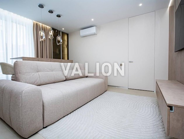 Продаж 2 к квартири, Подільський район, вул. Всеволода Змієнка, 30 з ремонтом