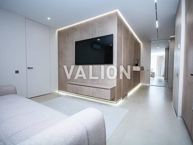 Продаж 2 к квартири, Подільський район, вул. Всеволода Змієнка, 30 з ремонтом