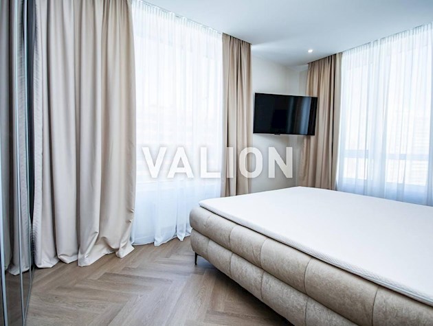 Продаж 2 к квартири, Подільський район, вул. Всеволода Змієнка, 30 з ремонтом