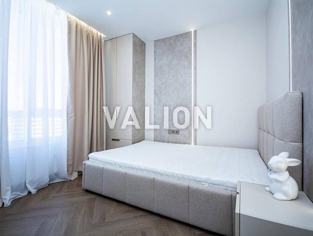 Продаж 2 к квартири, Подільський район, вул. Всеволода Змієнка, 30 з ремонтом