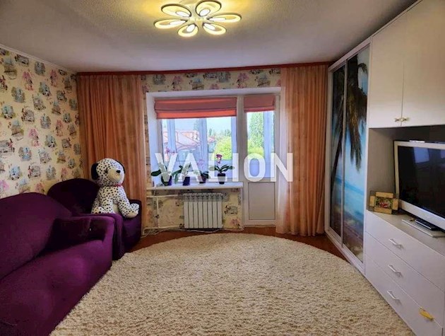 Продажа 4-х комнатной квартиры Салютная 4а Шевченковский район